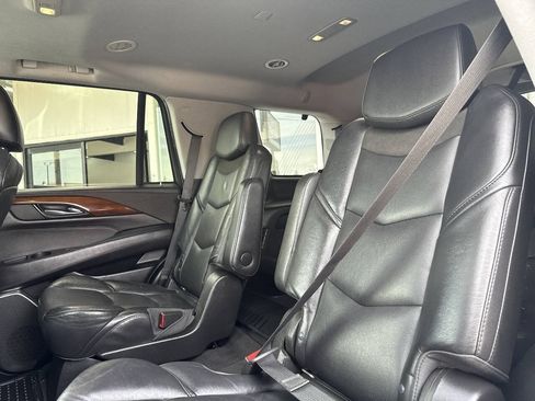 Used 2018 Cadillac Escalade Luxury AWD/4WD image 24