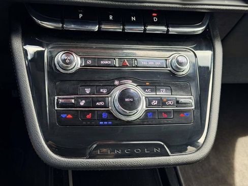 Used 2022 Lincoln Corsair AWD w/ Premium Package image 23