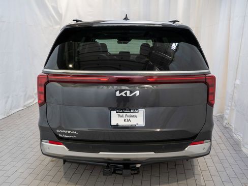 Certified 2025 Kia Carnival SX image 5