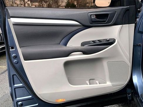 Used 2014 Toyota Highlander LE image 17