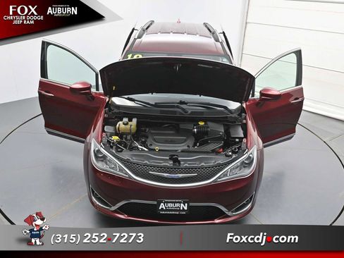 Used 2019 Chrysler Pacifica Touring-L Plus FWD image 38