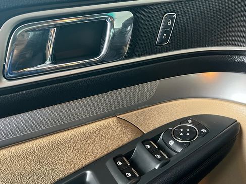 Used 2017 Ford Explorer XLT w/ Equipment Group 202A image 17