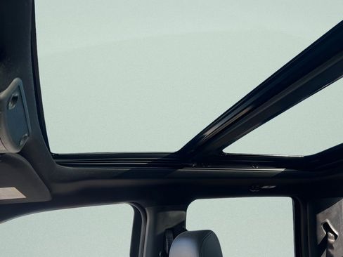 Used 2018 Ford F150 Raptor w/ Equipment Group 802A Luxury image 27