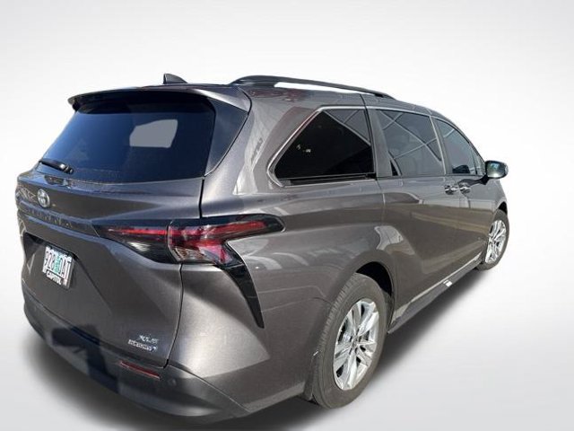 Used 2024 Toyota Sienna XLE w/ XLE Plus Package AWD/4WD image 7