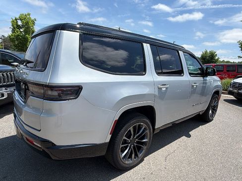 Used 2025 Jeep Grand Wagoneer Series II Obsidian w/ Quick Order Packagew 28T AWD/4WD image 8