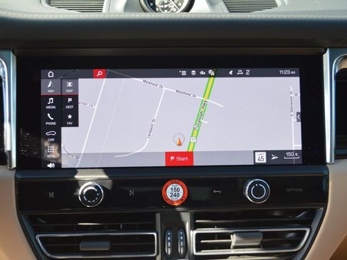 Used 2025 Porsche Macan image 28