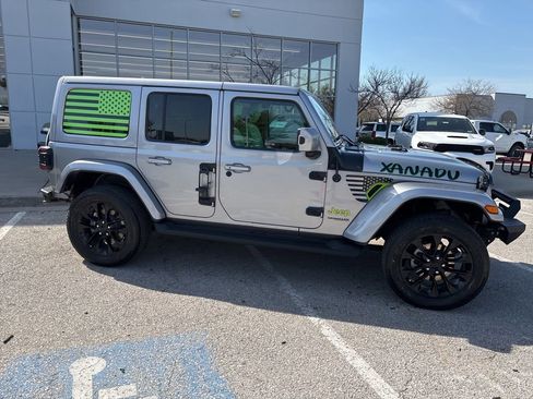 Used 2021 Jeep Wrangler Unlimited Sahara AWD/4WD image 31