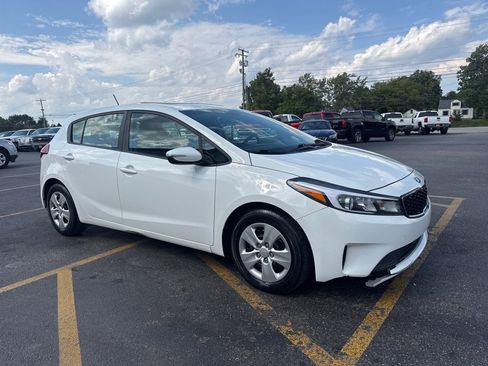 Used 2017 Kia Forte LX FWD image 4