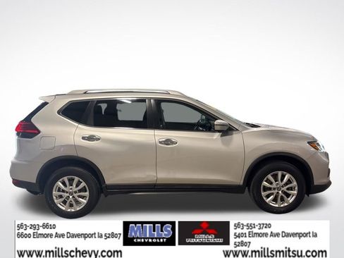 Used 2017 Nissan Rogue SV w/ SV Premium Package image 4