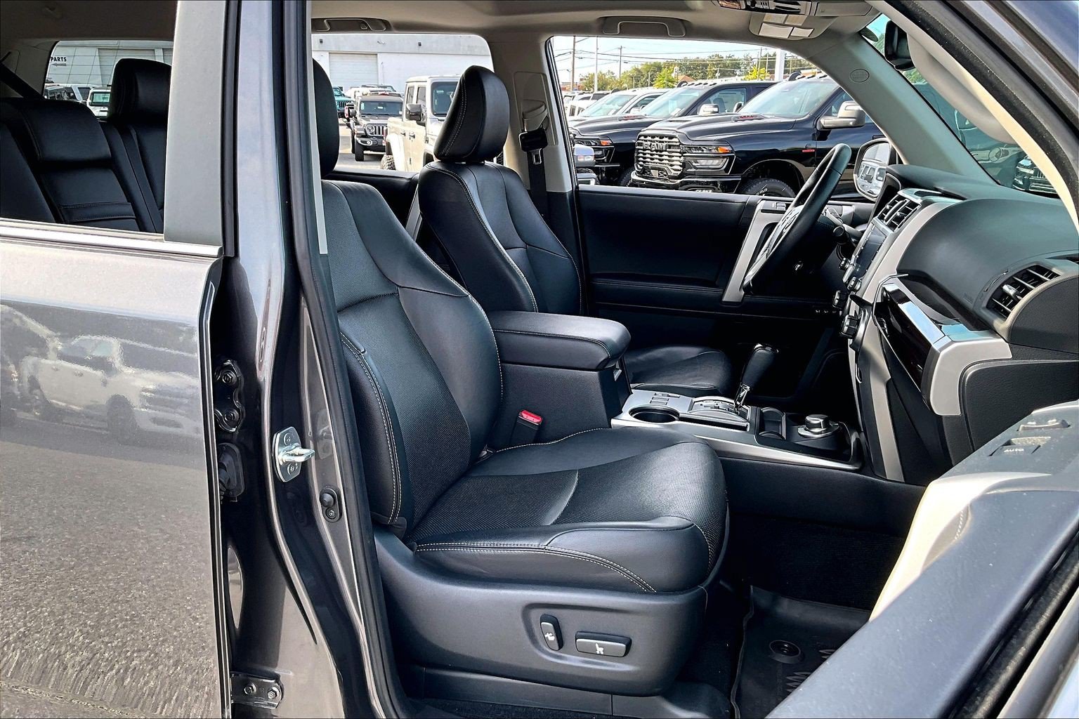 Used 2023 Toyota 4Runner Limited AWD/4WD image 7