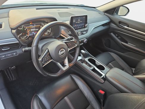 Used 2025 Nissan Altima 2.5 SR FWD image 15