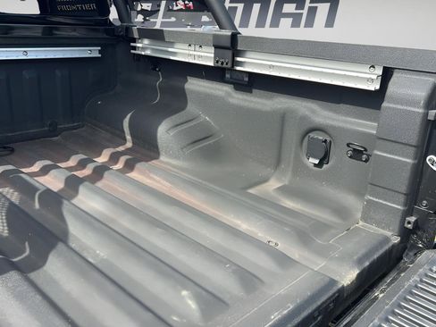 Used 2024 Nissan Frontier SV w/ Hardbody Edition image 11