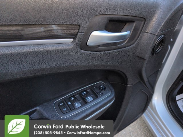Used 2019 Chrysler 300 Touring RWD image 11