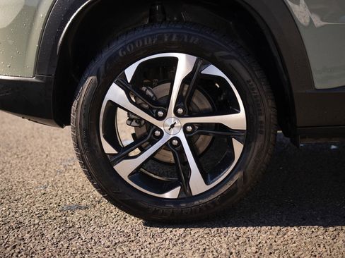 Used 2024 Chevrolet Trax RS FWD image 23