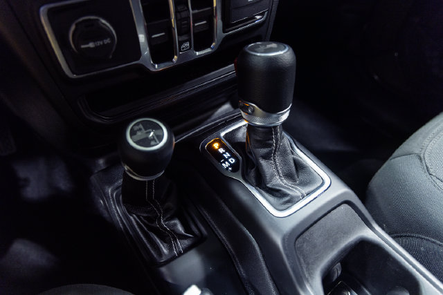 Used 2023 Jeep Wrangler Unlimited Sahara w/ LED Lighting Group AWD/4WD image 18
