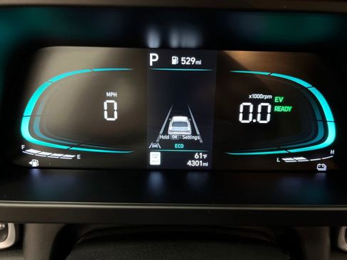 Used 2025 Hyundai Elantra Blue image 17