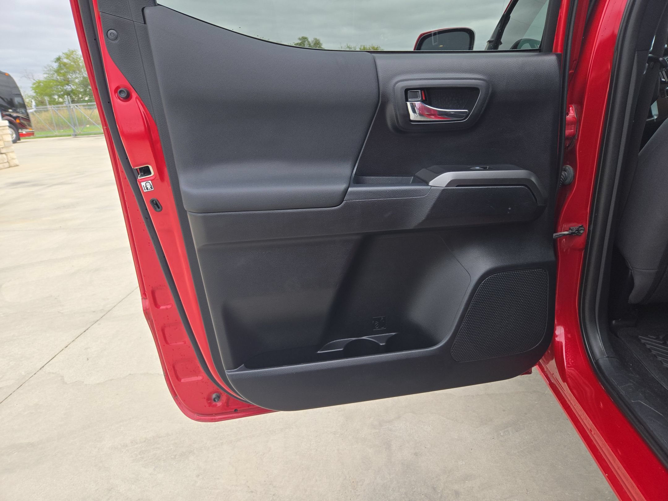 Used 2019 Toyota Tacoma 2WD Double Cab image 14