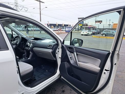 Used 2017 Subaru Forester 2.5i Premium image 16