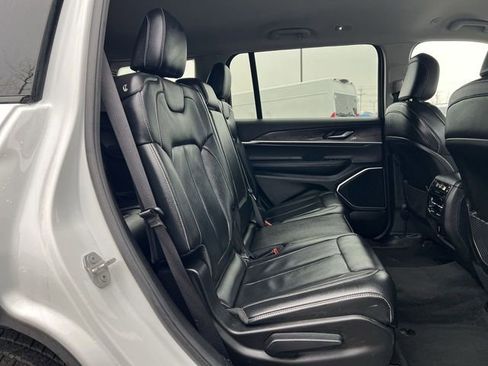 Used 2022 Jeep Grand Cherokee L Limited AWD/4WD image 18