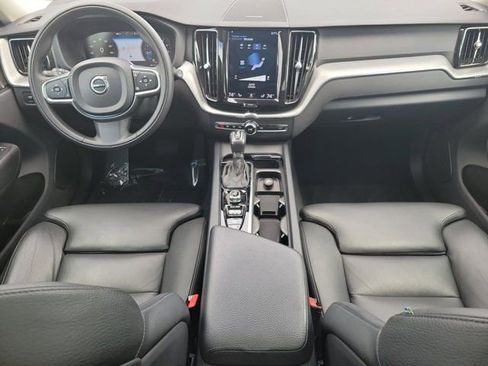 Used 2019 Volvo XC60 T6 Momentum w/ Multimedia Package image 16