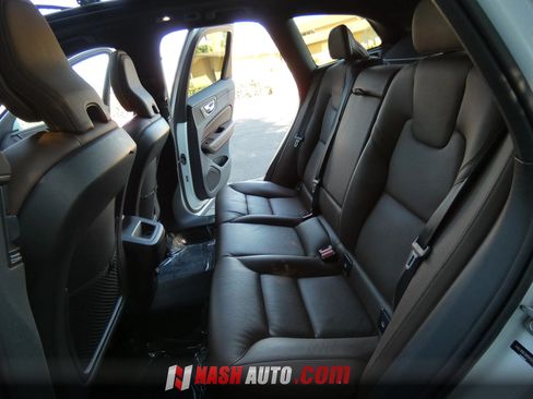 Used 2022 Volvo XC60 B5 Momentum AWD/4WD image 46