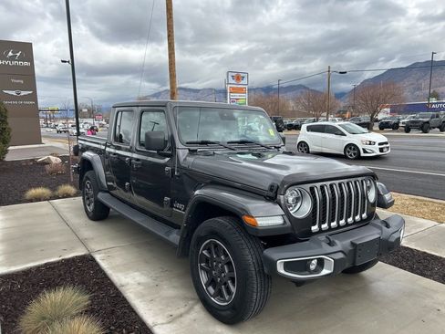 Used 2022 Jeep Gladiator Overland w/ Popular Equipment Package image 3