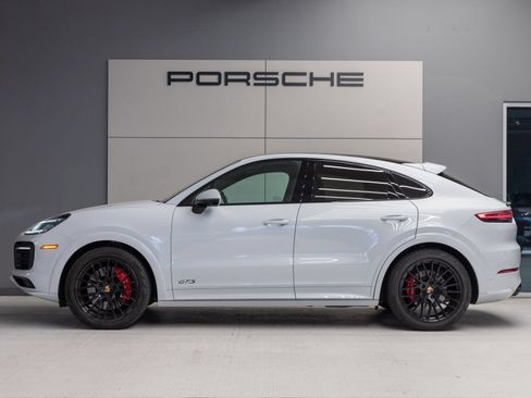 Used 2023 Porsche Cayenne GTS AWD/4WD image 2