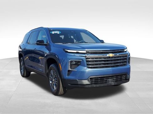 Certified 2024 Chevrolet Traverse LT w/ LPO, Floor Liner Package FWD image 7