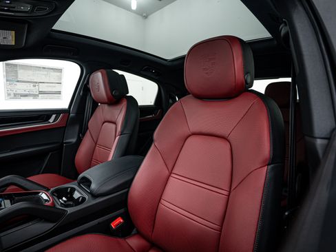 New 2026 Porsche Cayenne S image 17