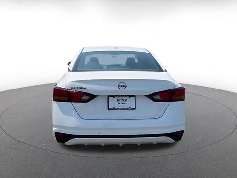 Used 2025 Nissan Altima 2.5 SV FWD image 12