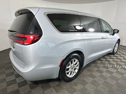 Used 2024 Chrysler Pacifica Touring-L