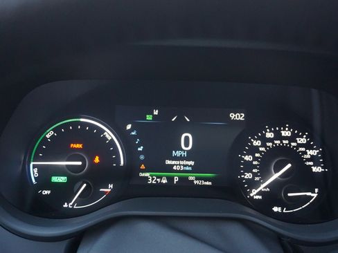 Used 2025 Toyota Sienna XLE image 10