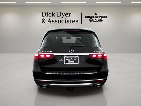 Used 2025 Mercedes-Benz GLS 450 4MATIC image 2