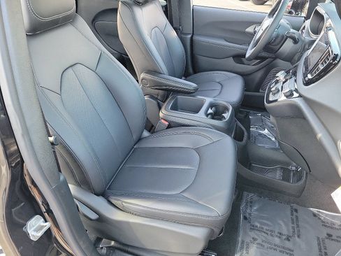 New 2025 Chrysler Voyager LX FWD image 15