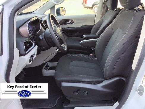 Used 2023 Chrysler Voyager LX FWD image 33