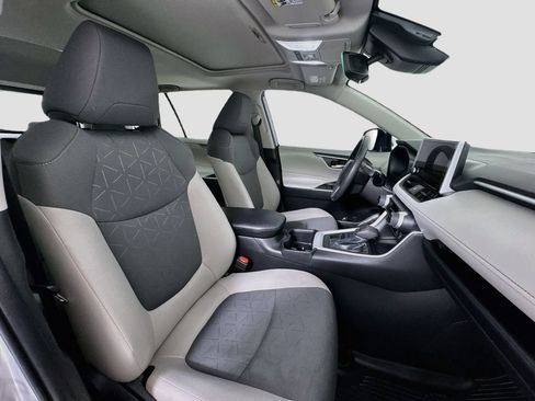 Used 2025 Toyota RAV4 XLE w/ Convenience Package AWD/4WD image 28