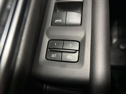 Used 2024 GMC Yukon SLT w/ SLT Luxury Package image 62