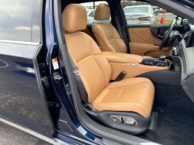 Used 2022 Lexus LS 500 AWD w/ Interior Upgrade Package image 25