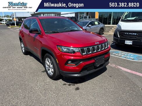 Used 2025 Jeep Compass Latitude AWD/4WD image 1