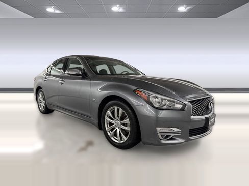 Used 2019 INFINITI Q70 Luxe image 7