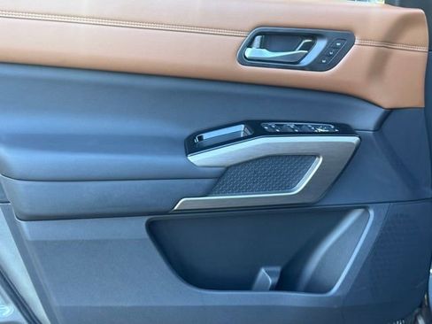 New 2025 Nissan Pathfinder Platinum image 13