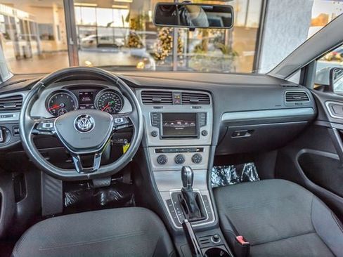 Used 2016 Volkswagen Golf S image 21