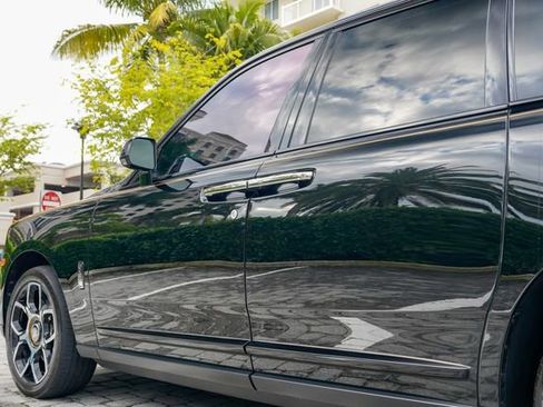 Used 2020 Rolls-Royce Cullinan Black Badge image 17