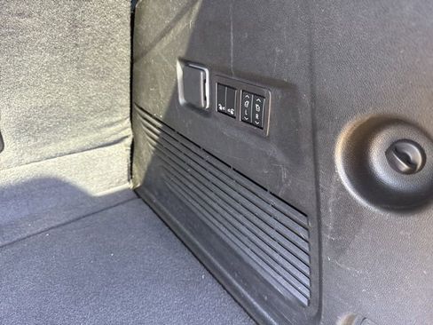 Used 2023 Chevrolet Tahoe Premier AWD/4WD image 31