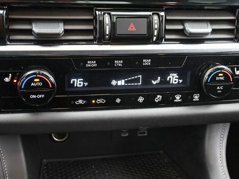 Used 2024 Nissan Pathfinder SV w/ SV Premium Package image 22