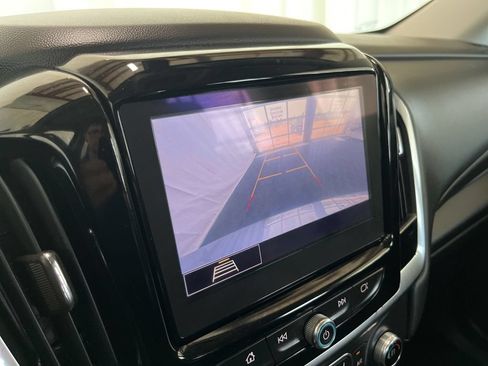 Used 2021 Chevrolet Traverse LT FWD image 12