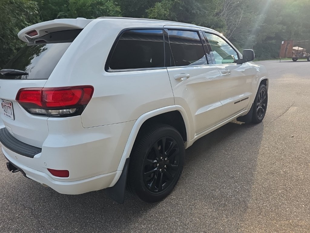 Used 2020 Jeep Grand Cherokee Altitude AWD/4WD image 5