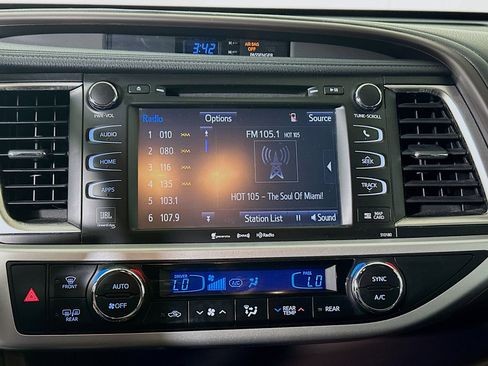 Used 2018 Toyota Highlander Limited AWD/4WD image 24