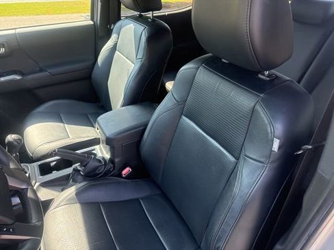 Used 2023 Toyota Tacoma TRD Off-Road w/ TRD Premium Off Road Package AWD/4WD image 22