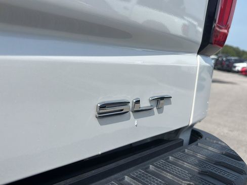 Used 2022 GMC Sierra 1500 SLT w/ SLT Convenience Package AWD/4WD image 10